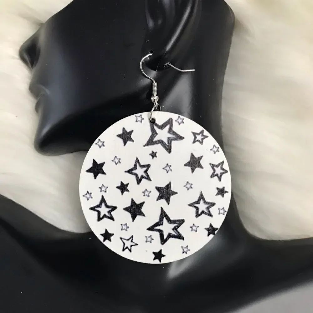 Cute star earrings